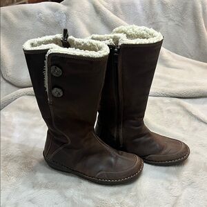 Teva women’s Genuine LeatherShearling-Lined Boots with Button Detail Size 5
